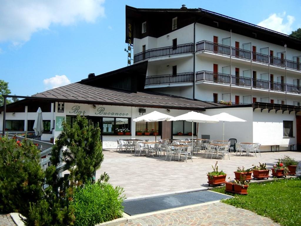 Sport & Family Hotel Bucaneve Брентонико Екстериор снимка