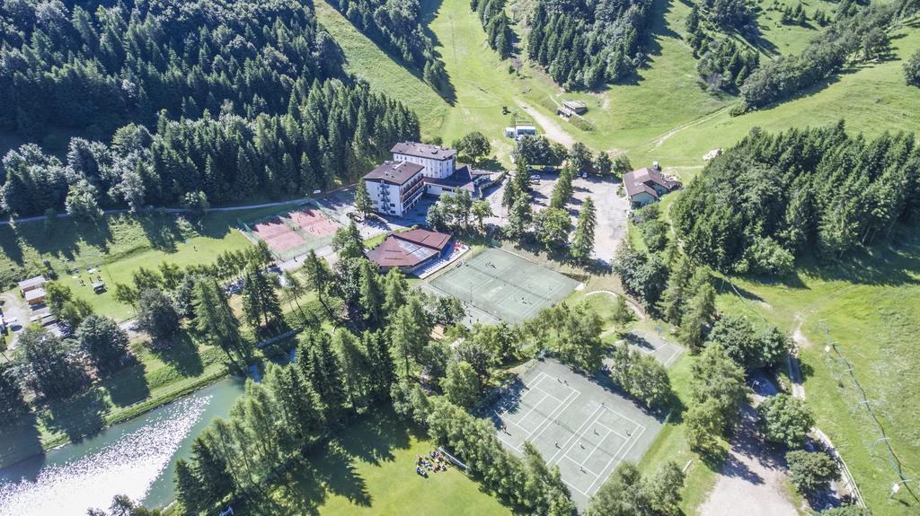 Sport & Family Hotel Bucaneve Брентонико Екстериор снимка